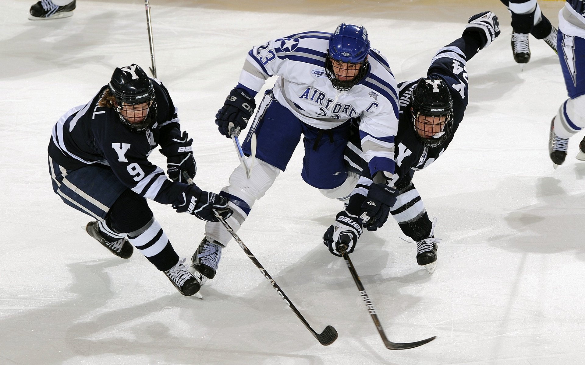 新星闪耀!小将上演完美帽子戏法助球队大胜晋级
