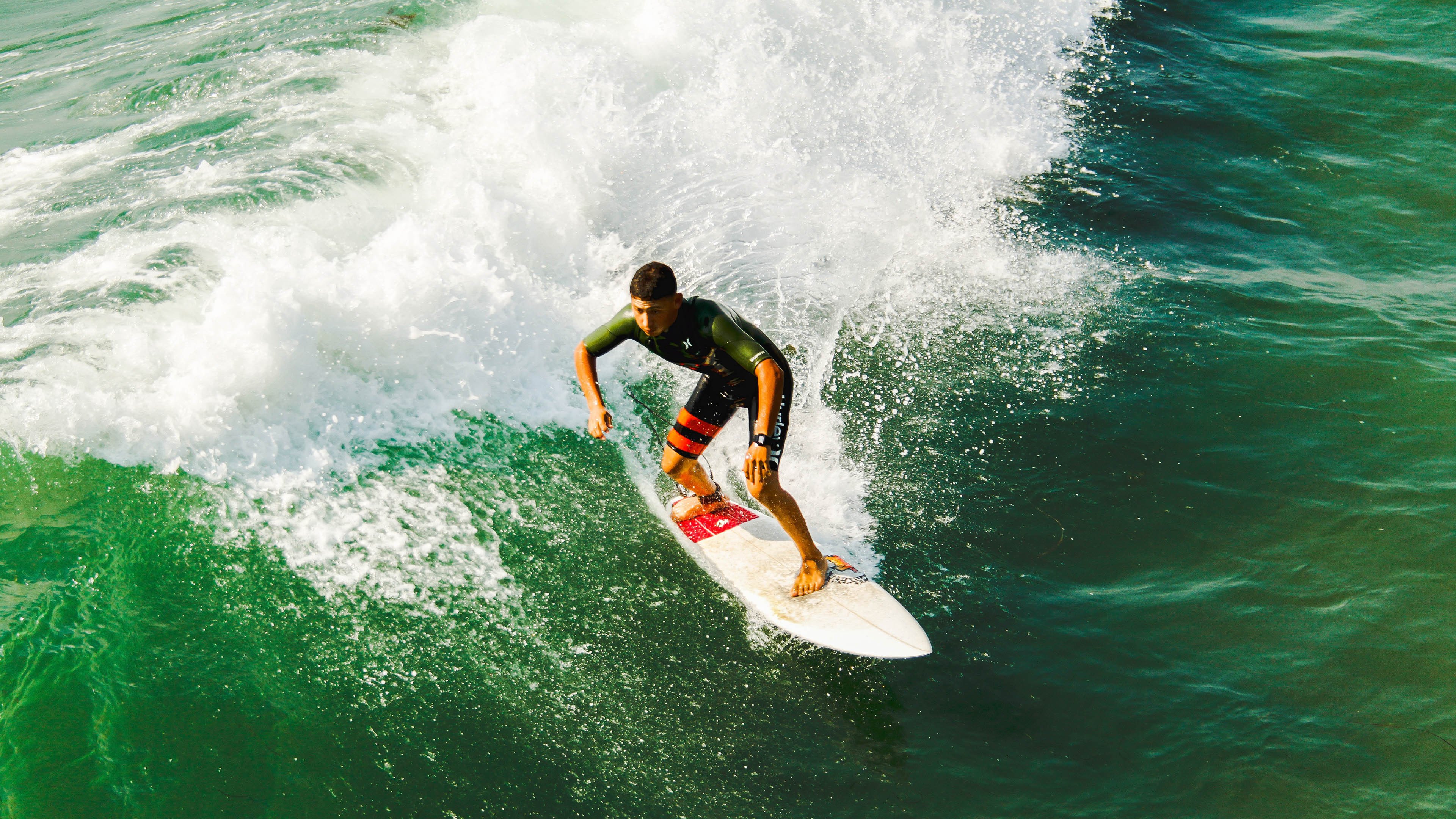 中国滑雪健儿再创佳绩 国际赛场展现冰雪力量